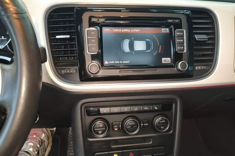 Used Volkswagen Beetle 2015 280TSI Audio And AC Panel