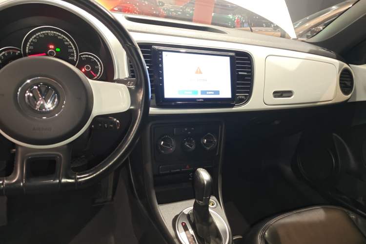 Used Volkswagen Beetle 2015 280TSI Audio And AC Panel