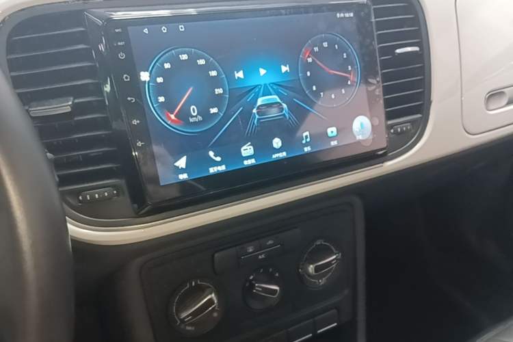 Used Volkswagen Beetle 2015 180TSI model Audio And AC Panel