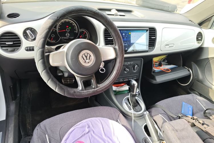 Used Volkswagen Beetle 2015 180TSI model Center Console