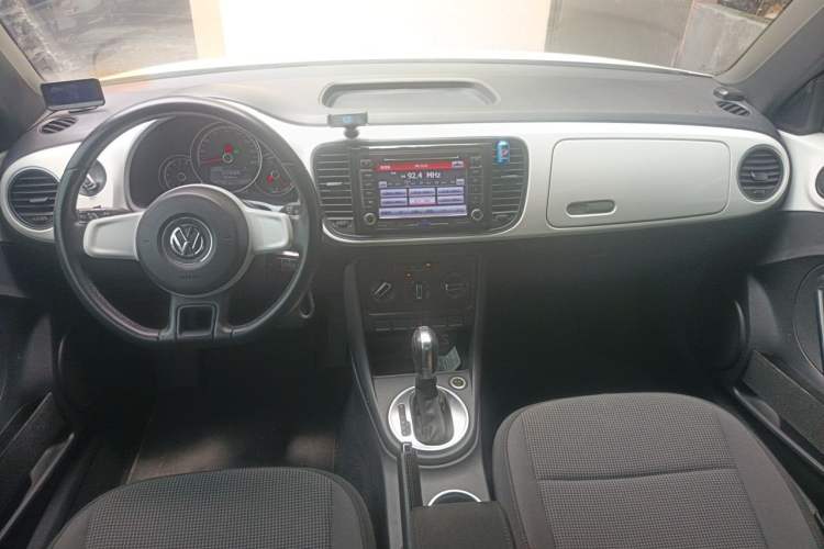 Used Volkswagen Beetle 2015 280TSI Center Console