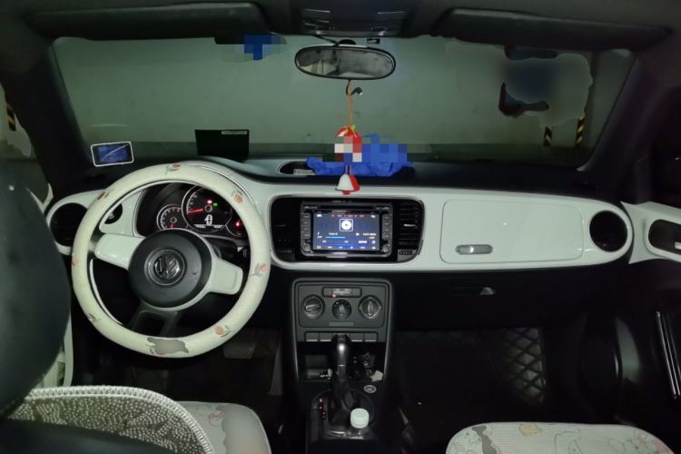 Used Volkswagen Beetle 2015 180TSI model Center Console