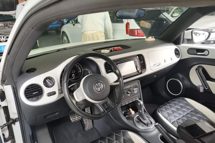 Used Volkswagen Beetle 2015 180TSI model Center Console