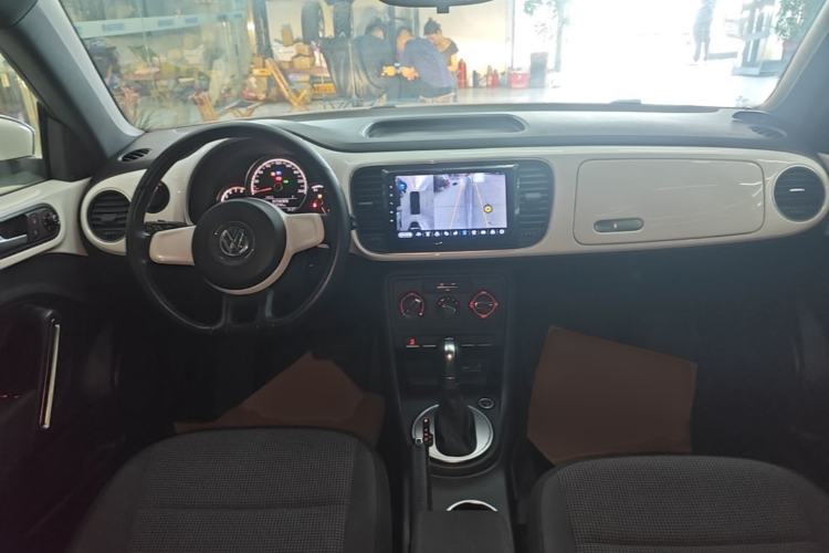 Used Volkswagen Beetle 2015 180TSI model Center Console