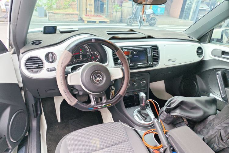 Used Volkswagen Beetle 2015 180TSI model Center Console