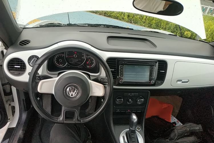 Used Volkswagen Beetle 2015 180TSI model Center Console