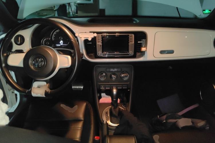 Used Volkswagen Beetle 2015 180TSI model Center Console