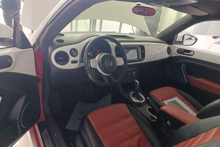 Used Volkswagen Beetle 2015 180TSI model Center Console