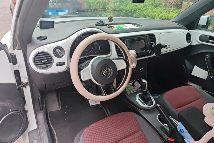 Used Volkswagen Beetle 2015 180TSI model Center Console
