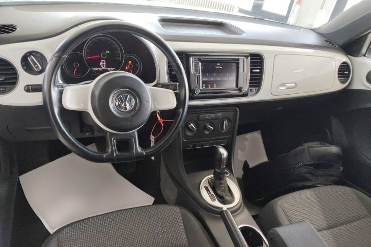Used Volkswagen Beetle 2015 180TSI model Center Console