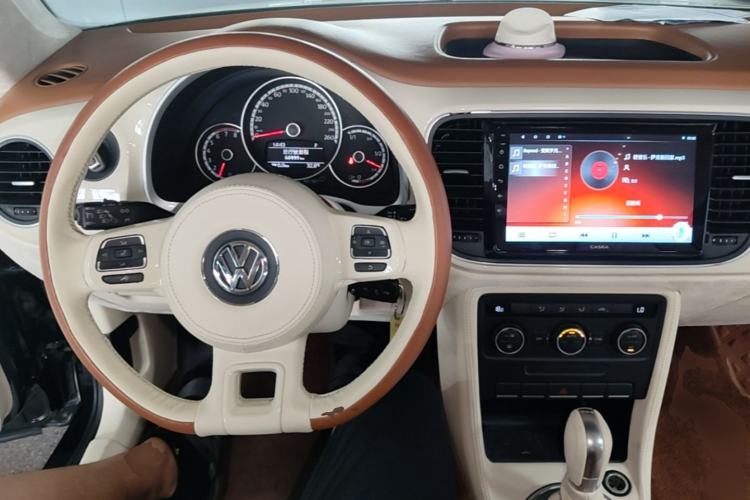 Used Volkswagen Beetle 2015 180TSI model Center Console