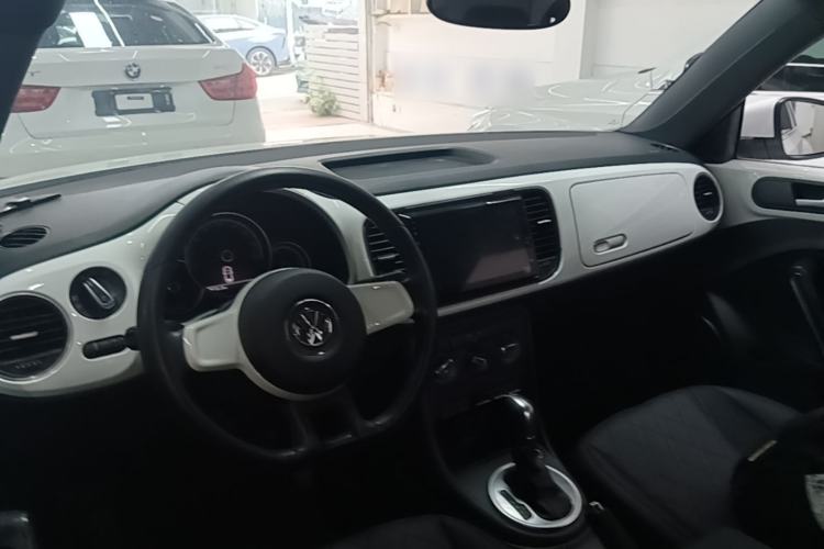 Used Volkswagen Beetle 2015 180TSI model Center Console