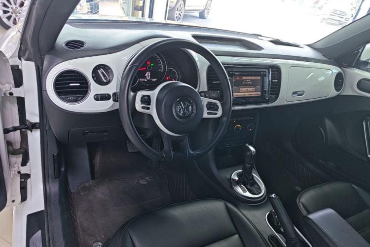 Used Volkswagen Beetle 2015 180TSI model Center Console
