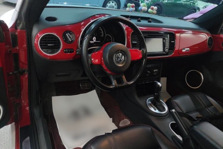 Used Volkswagen Beetle 2015 180TSI model Center Console