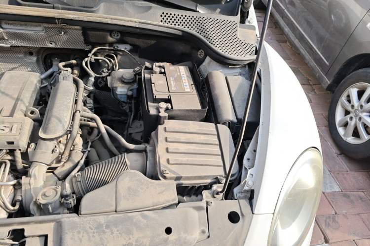Used Volkswagen Beetle 2015 180TSI model Engine Bay Left