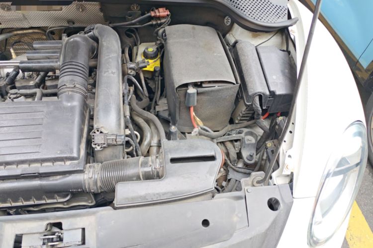 Used Volkswagen Beetle 2015 180TSI model Engine Bay Left