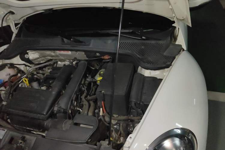 Used Volkswagen Beetle 2015 180TSI model Engine Bay Left