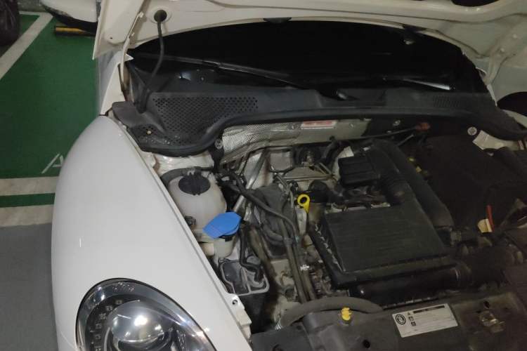 Used Volkswagen Beetle 2015 180TSI model Engine Bay Right