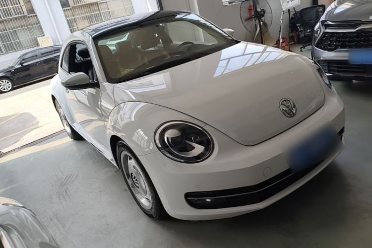 Used Volkswagen Beetle 2015 180TSI model Front Right 45 Deg