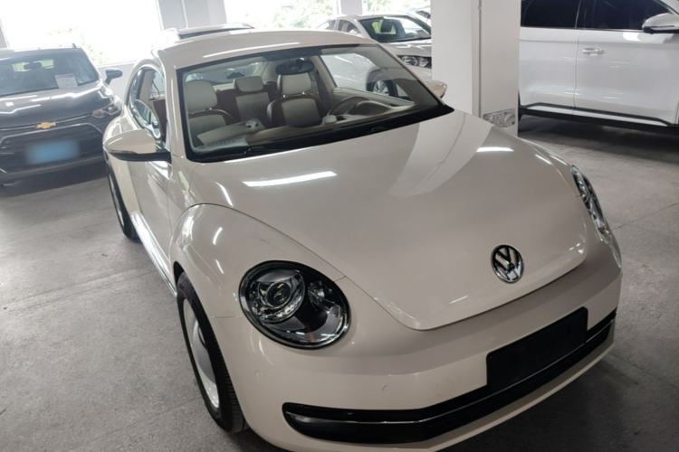 Used Volkswagen Beetle 2015 180TSI model Front Right 45 Deg