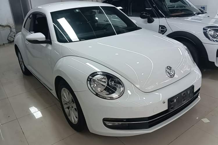 Used Volkswagen Beetle 2015 180TSI model Front Right 45 Deg