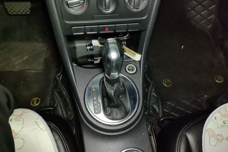 Used Volkswagen Beetle 2015 180TSI model Gear Lever