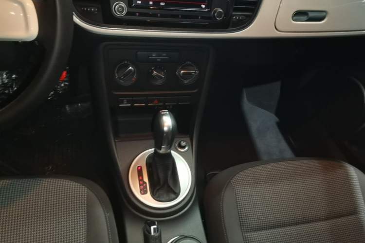 Used Volkswagen Beetle 2015 180TSI model Gear Lever