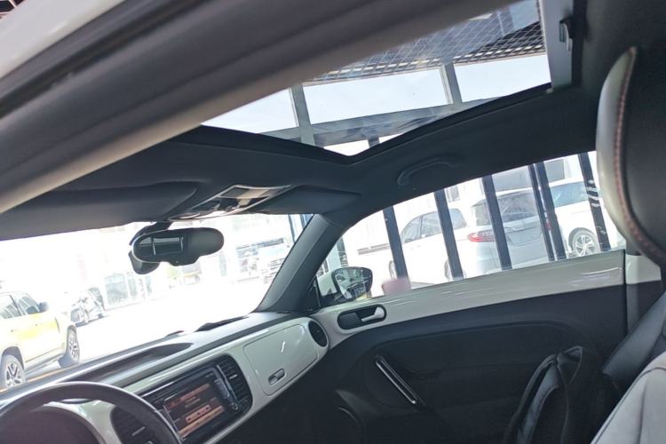 Used Volkswagen Beetle 2015 180TSI model Headliner