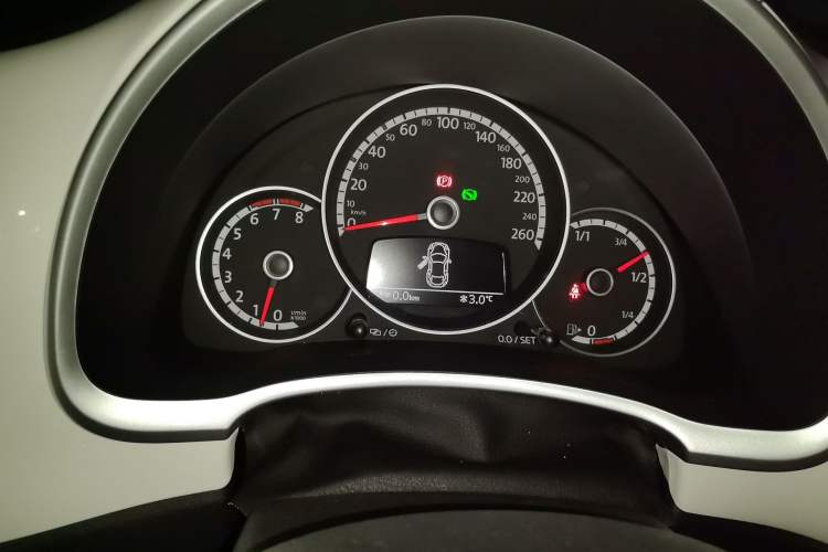 Used Volkswagen Beetle 2015 180TSI model Instrument Cluster