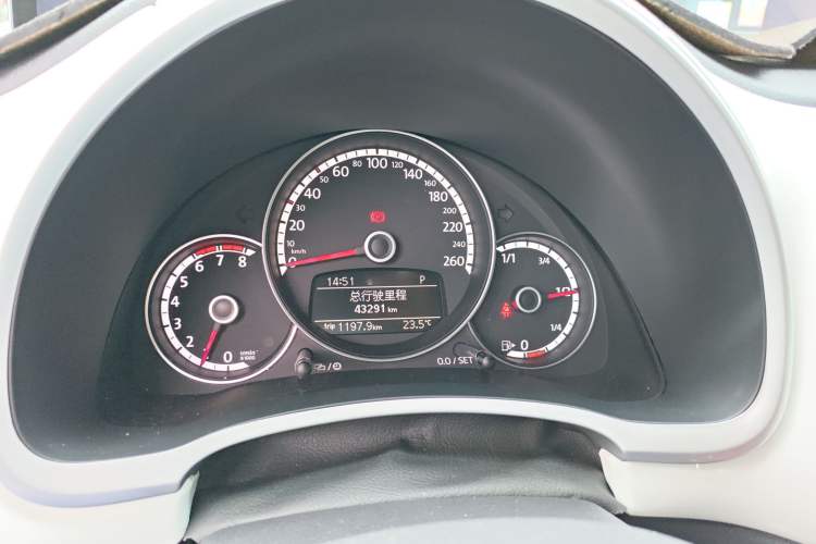 Used Volkswagen Beetle 2015 180TSI model Instrument Cluster