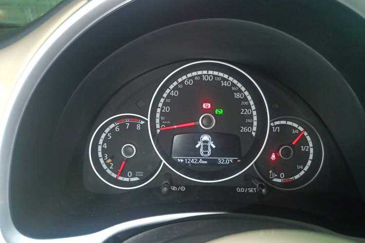 Used Volkswagen Beetle 2015 180TSI model Instrument Cluster