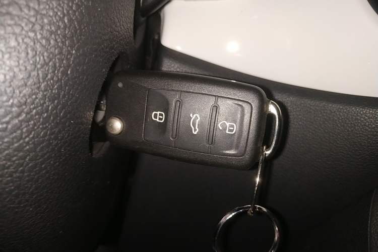 Used Volkswagen Beetle 2015 180TSI model Interior 1