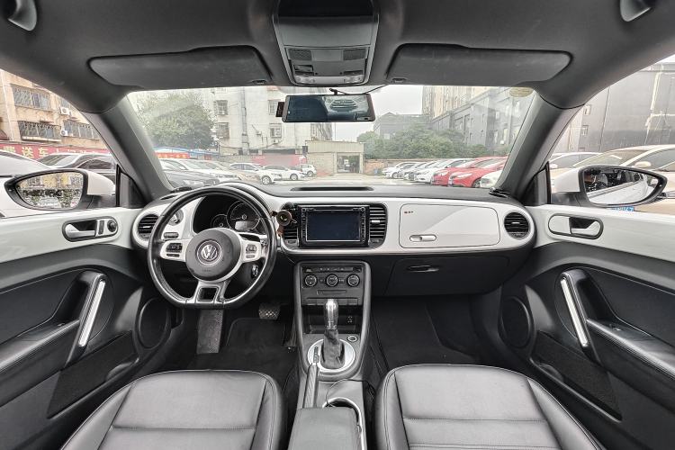 Used Volkswagen Beetle 2015 180TSI model Interior 1