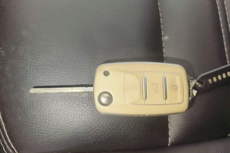 Used Volkswagen Beetle 2015 180TSI model Interior 1