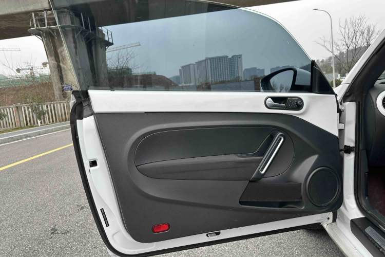 Used Volkswagen Beetle 2015 180TSI model Interior 1