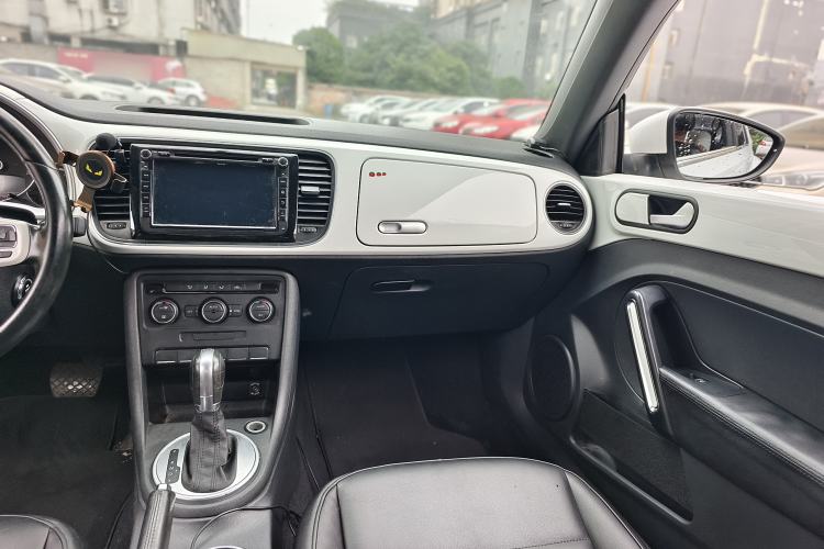 Used Volkswagen Beetle 2015 180TSI model Interior 2