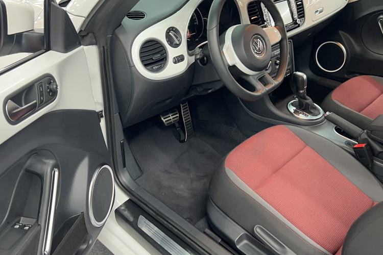 Used Volkswagen Beetle 2015 180TSI model Interior 2