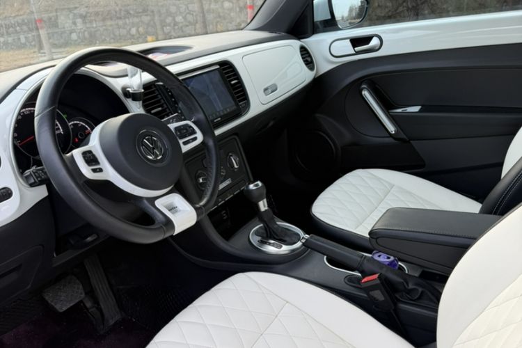 Used Volkswagen Beetle 2015 180TSI model Interior 2