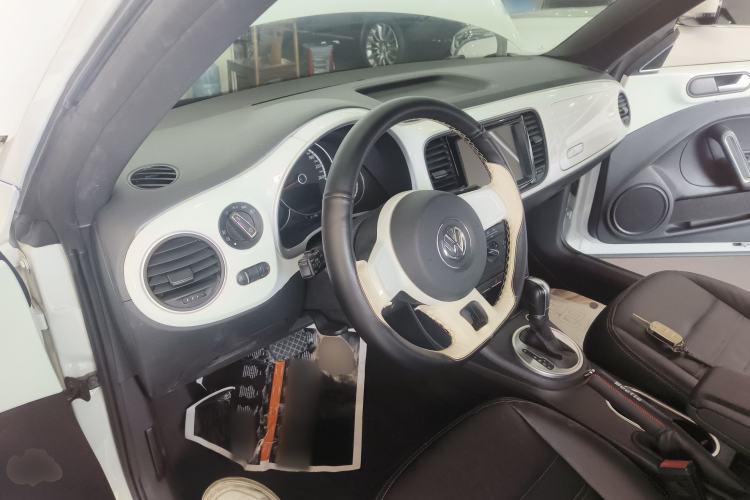 Used Volkswagen Beetle 2015 180TSI model Interior 2