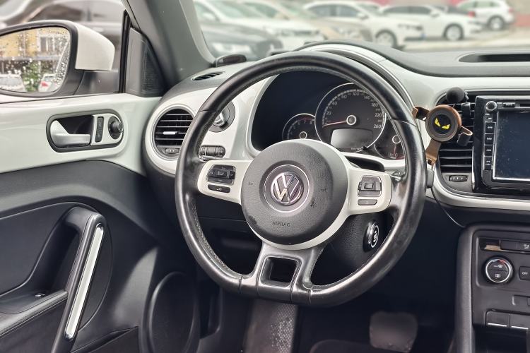 Used Volkswagen Beetle 2015 180TSI model Interior 3