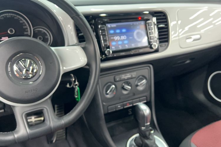 Used Volkswagen Beetle 2015 180TSI model Interior 3