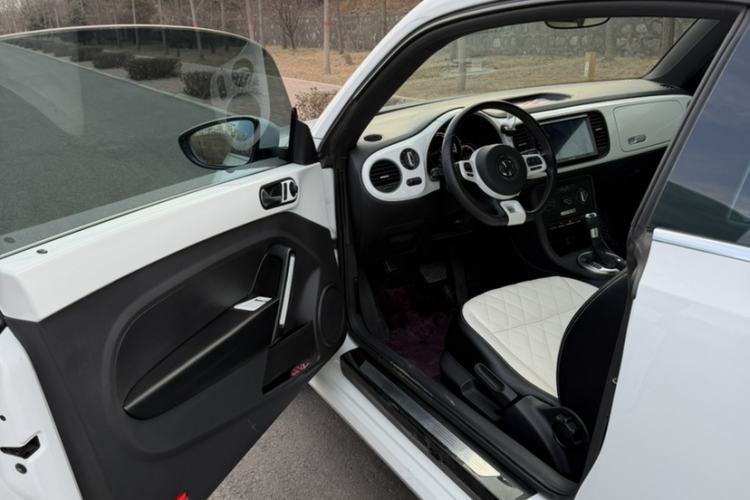 Used Volkswagen Beetle 2015 180TSI model Interior 3