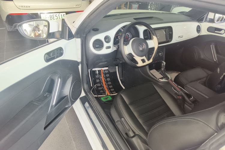 Used Volkswagen Beetle 2015 180TSI model Interior 3
