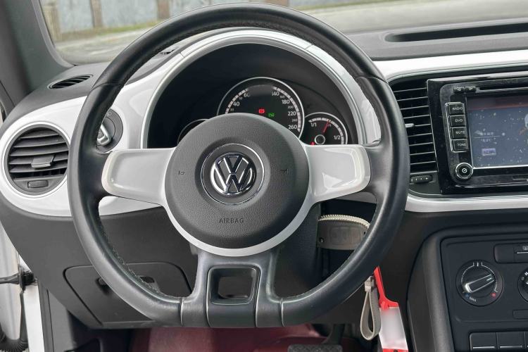 Used Volkswagen Beetle 2015 180TSI model Interior 3