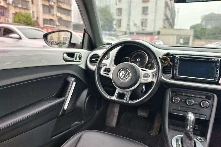Used Volkswagen Beetle 2015 180TSI model Interior 4