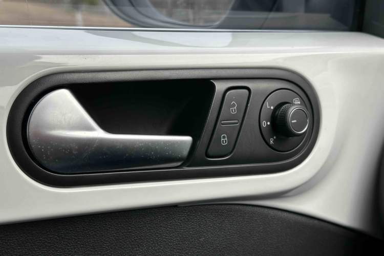 Used Volkswagen Beetle 2015 180TSI model Interior 4