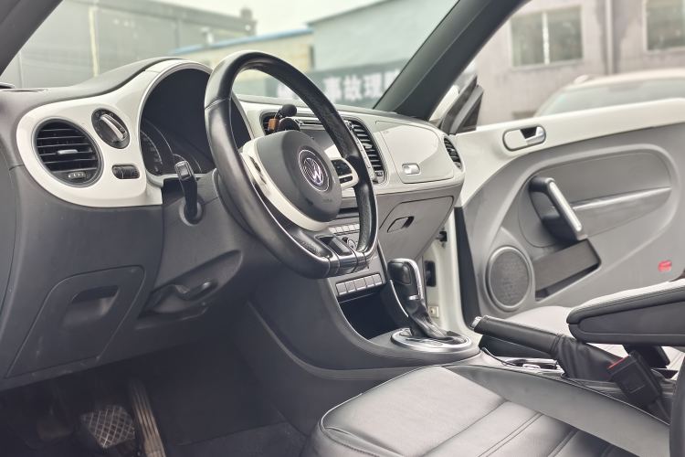 Used Volkswagen Beetle 2015 180TSI model Interior 6