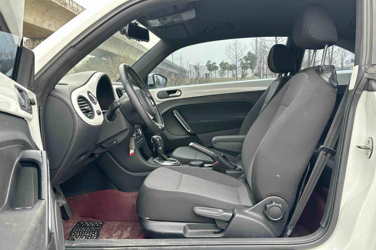 Used Volkswagen Beetle 2015 180TSI model Interior 6
