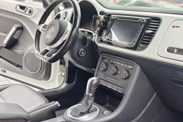 Used Volkswagen Beetle 2015 180TSI model Interior 7