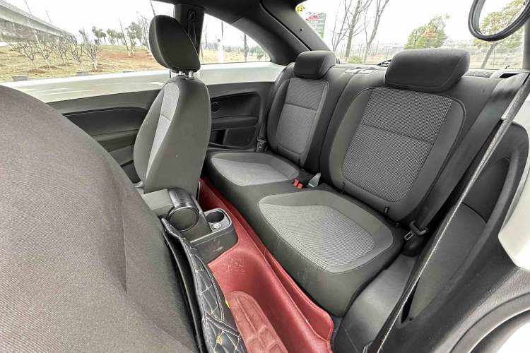 Used Volkswagen Beetle 2015 180TSI model Interior 7